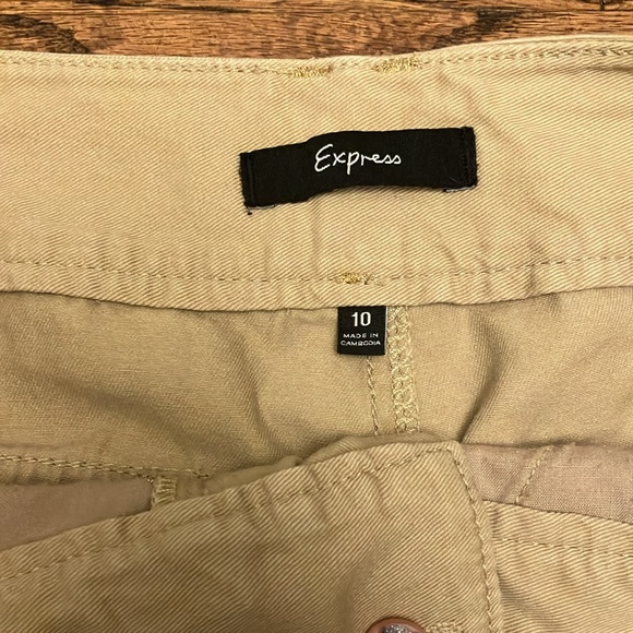 Express Shorts - Picture 2 of 4